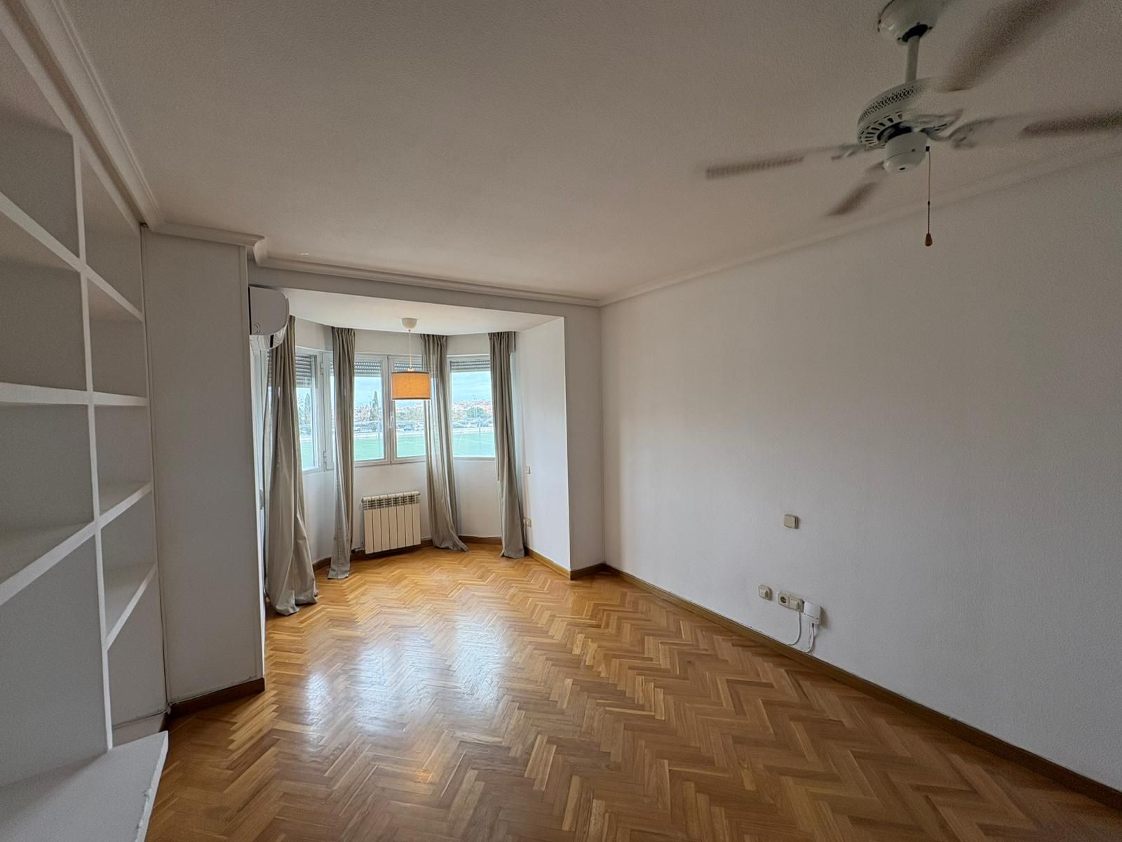 Bedroom of Flat for rent in  Madrid Capital  with Air Conditioner, Heating and Storage room