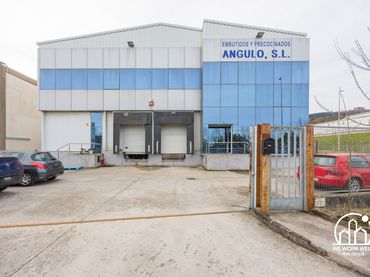 Industrial building with lift for sale in El Campillo Auzoa 103