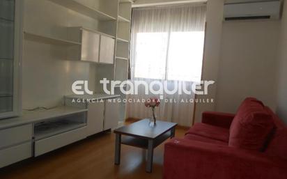 Living room of Attic to rent in  Madrid Capital  with Air Conditioner, Terrace and Storage room