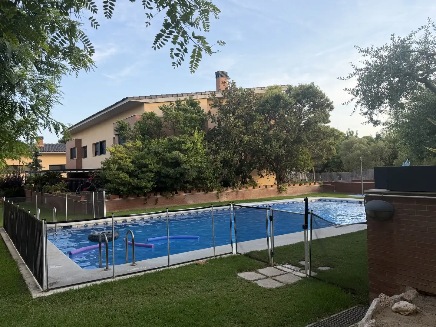Piscina de Casa adosada en venda en Cambrils amb Aire condicionat, Calefacció i Jardí privat