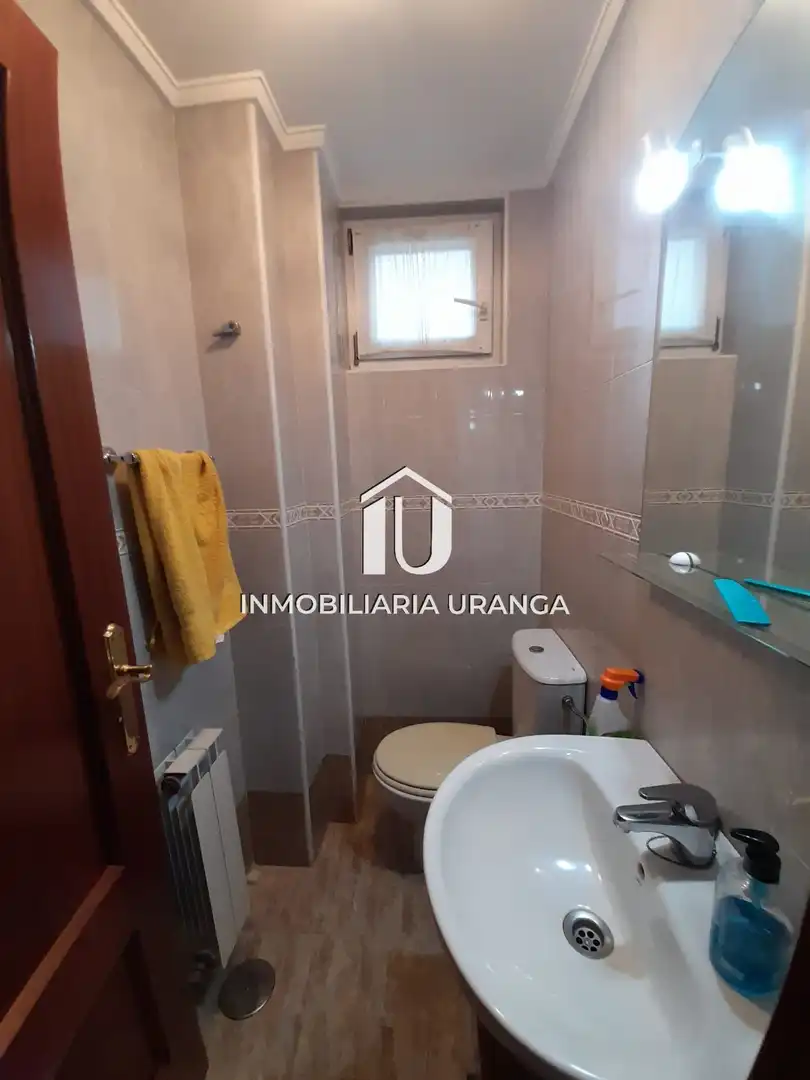 Baño de Piso en venta en Castro-Urdiales con Calefacción, Terraza y Trastero