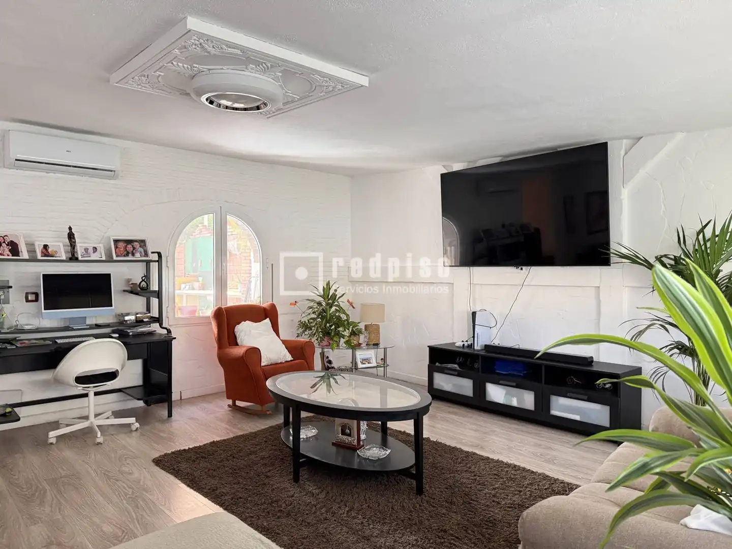 Sala d'estar de Casa o xalet en venda en Alhaurín de la Torre amb Aire condicionat, Jardí privat i Terrassa