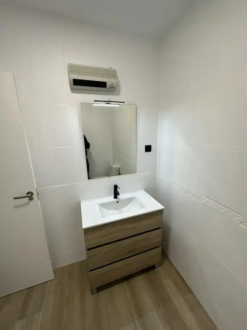 Bany de Pis per a compartir en Jaén amb Aire condicionat, Parquet i Moblat
