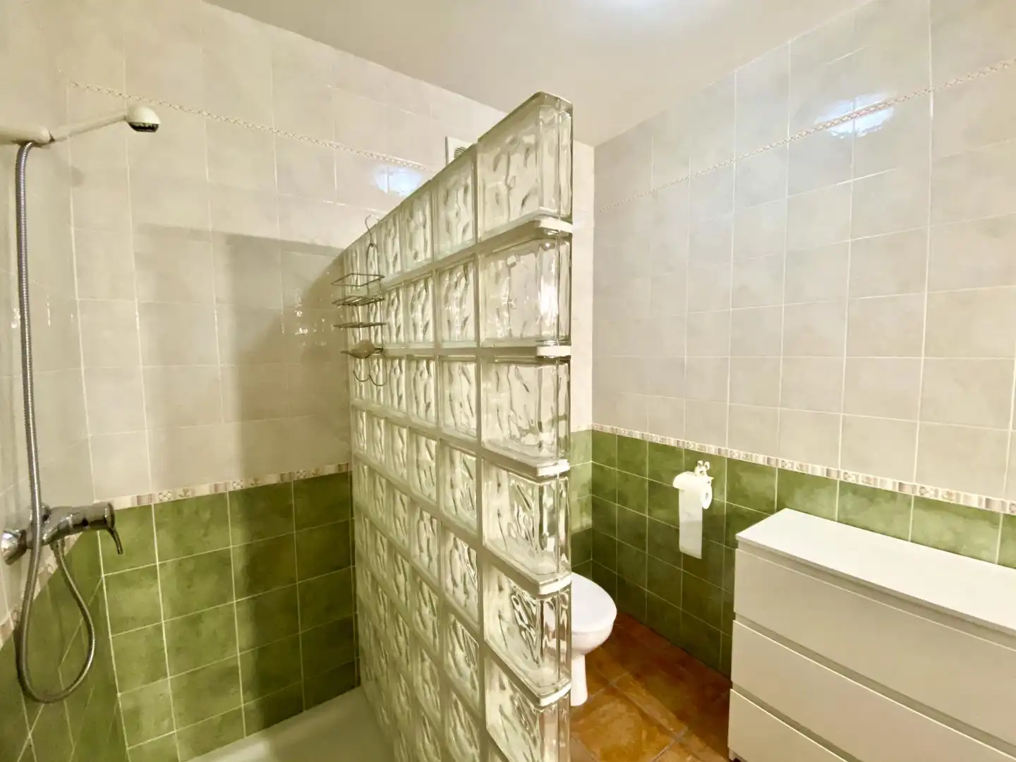 Baño de Casa o chalet en venta en Los Cortijos  con Calefacción, Terraza y Trastero