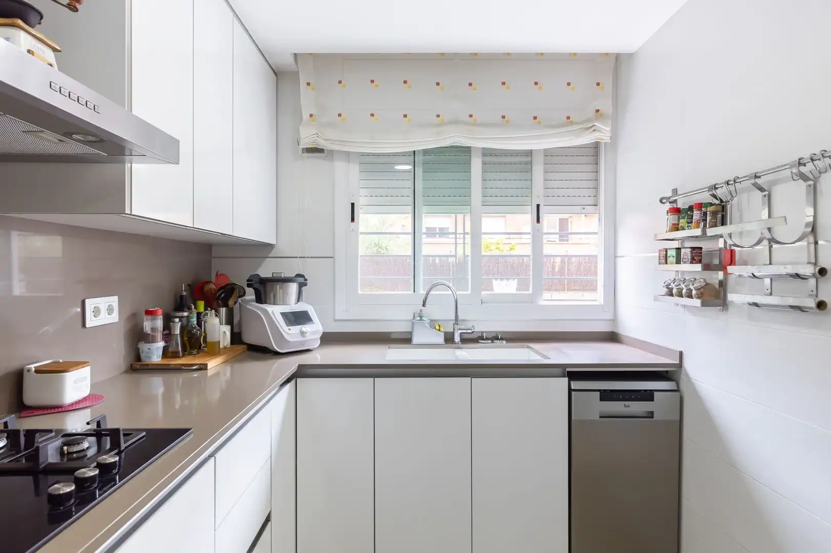 Cocina de Casa o chalet en venta en Badalona con Aire acondicionado, Calefacción y Terraza