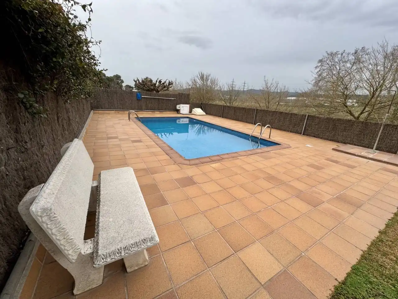 Piscina de Pis en venda en Cerdanyola del Vallès amb Parquet, Terrassa i Piscina comunitària