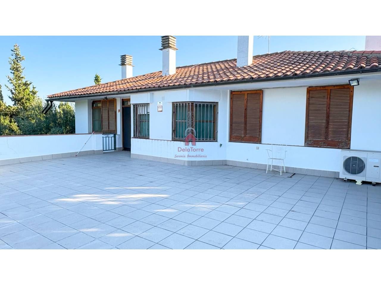 Vista exterior de Casa o xalet en venda en Terrassa amb Aire condicionat, Calefacció i Jardí privat