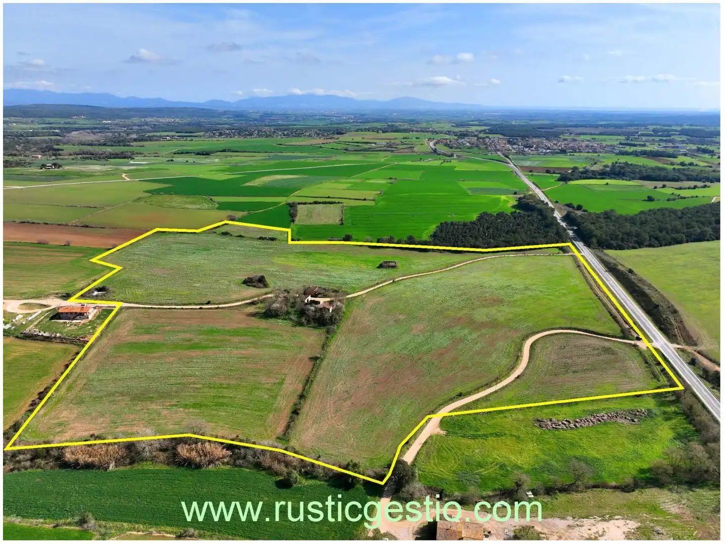 Finca rústica en venda en Navata amb Jardí privat