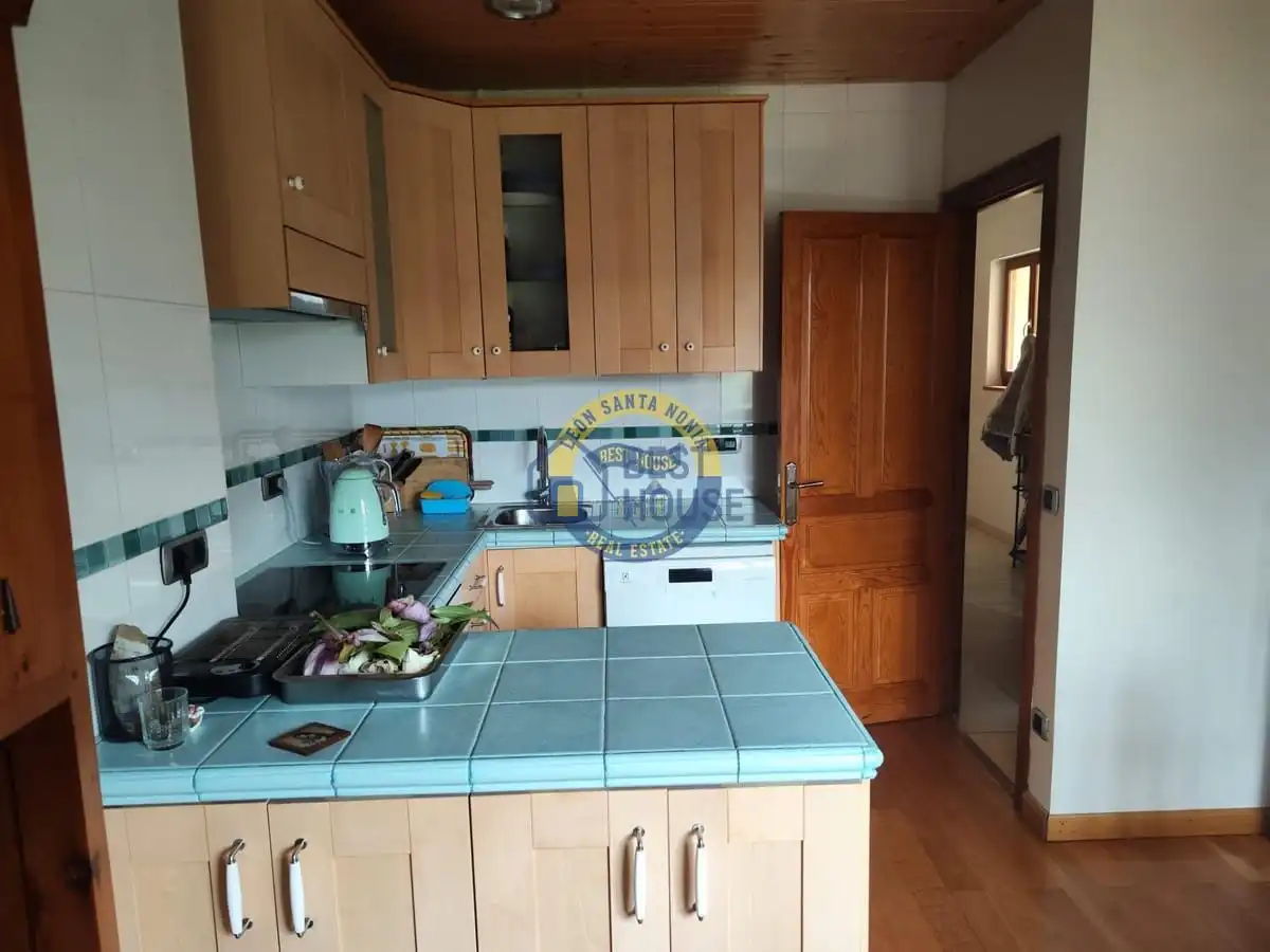 Cocina de Casa o chalet en venta en Villaquilambre con Calefacción, Jardín privado y Parquet