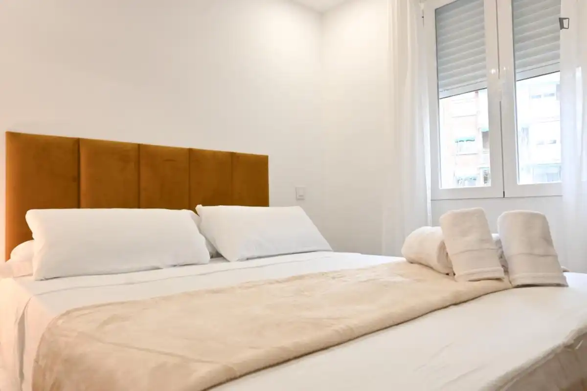 Schlafzimmer von Wohnungen zur Miete in Madrid mit Klimaanlage, Heizung und Möbliert