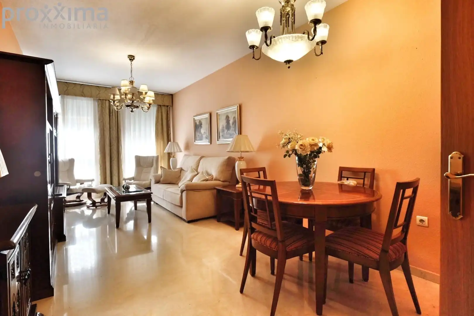 Sala de estar de Piso en venta en Sevilla con Aire acondicionado, Trastero y Piscina comunitaria