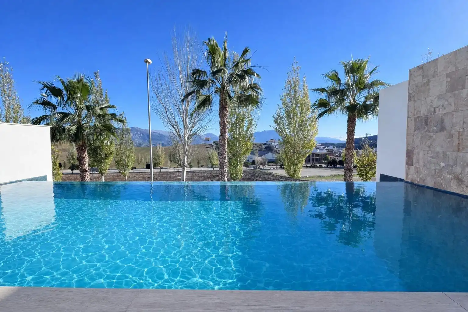 Schwimmbecken von Haus oder Chalet zum Verkauf in Colmenar mit Klimaanlage, Heizung und Terrasse