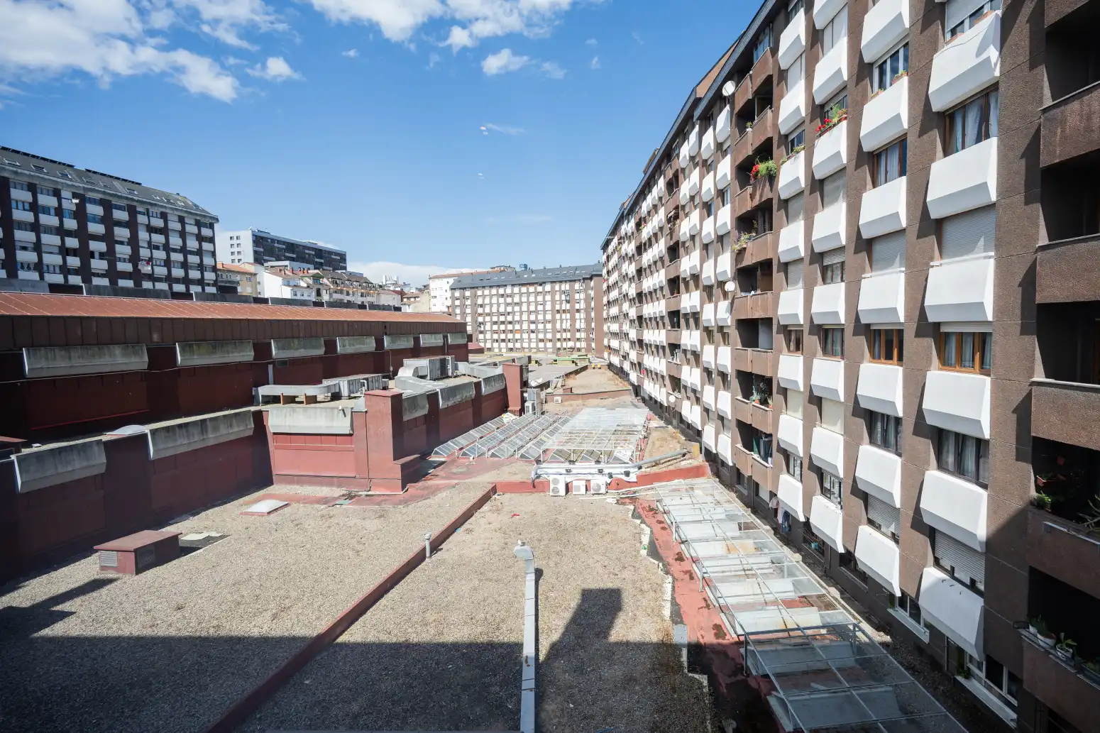 Außenansicht von Wohnung zum Verkauf in Oviedo  mit Heizung, Privatgarten und Abstellraum