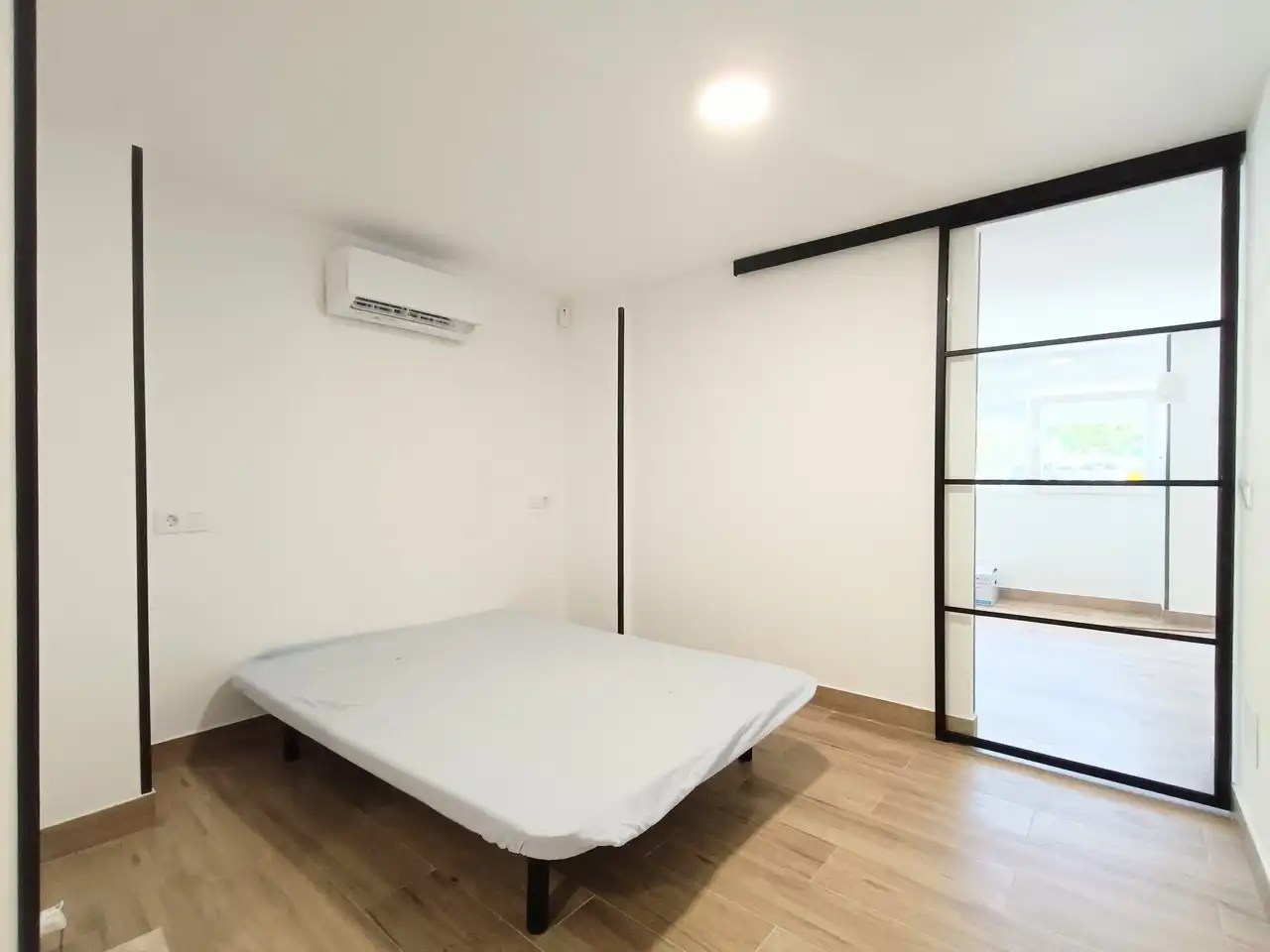 Bedroom of Commercial properties for rent in Madrid  with Air Conditioner