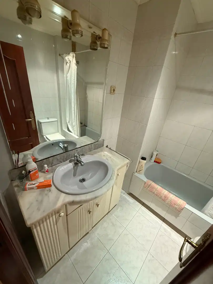 Baño de Piso en venta en Barakaldo  con Calefacción, Trastero y Amueblado