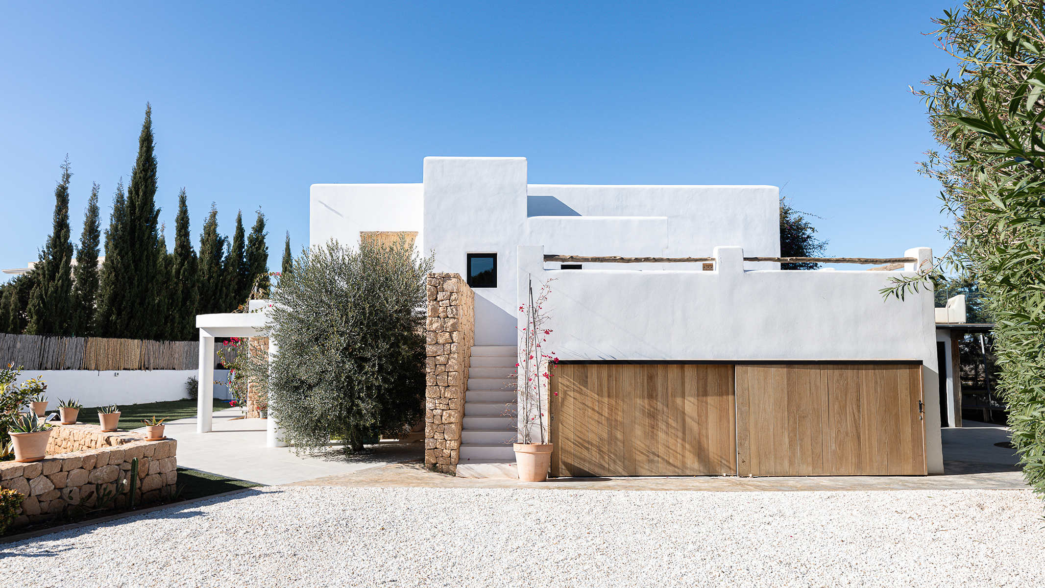 Vista exterior de Casa o xalet en venda en Sant Josep de sa Talaia amb Aire condicionat, Jardí privat i Terrassa