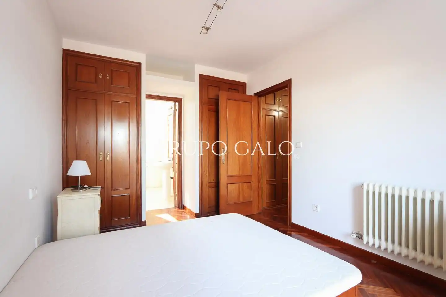 Habitación de Dúplex de alquiler en Vigo  con Calefacción, Parquet y Terraza