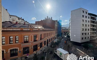 Vista exterior de Pis en venda en Bilbao  amb Calefacció