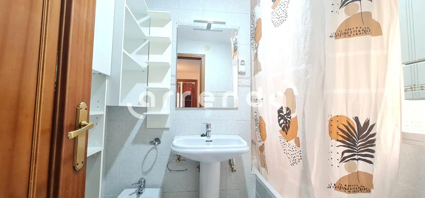 Bathroom of Flat for rent in Madrid  with Heating and Parquet flooring