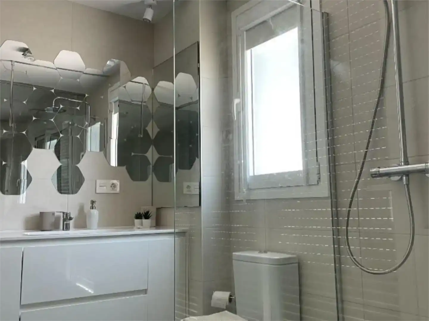Baño de Piso en venta en Marbella con Aire acondicionado, Jardín privado y Trastero
