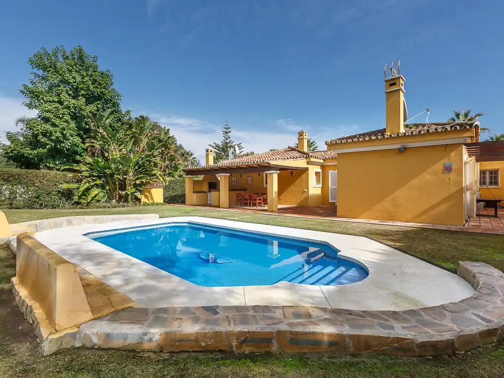 Haus mit Pool zum Verkauf in Sotogrande Costa