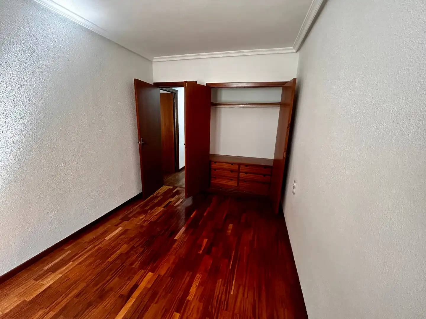 Habitación de Piso de alquiler en Ávila con Calefacción, Parquet y Horno
