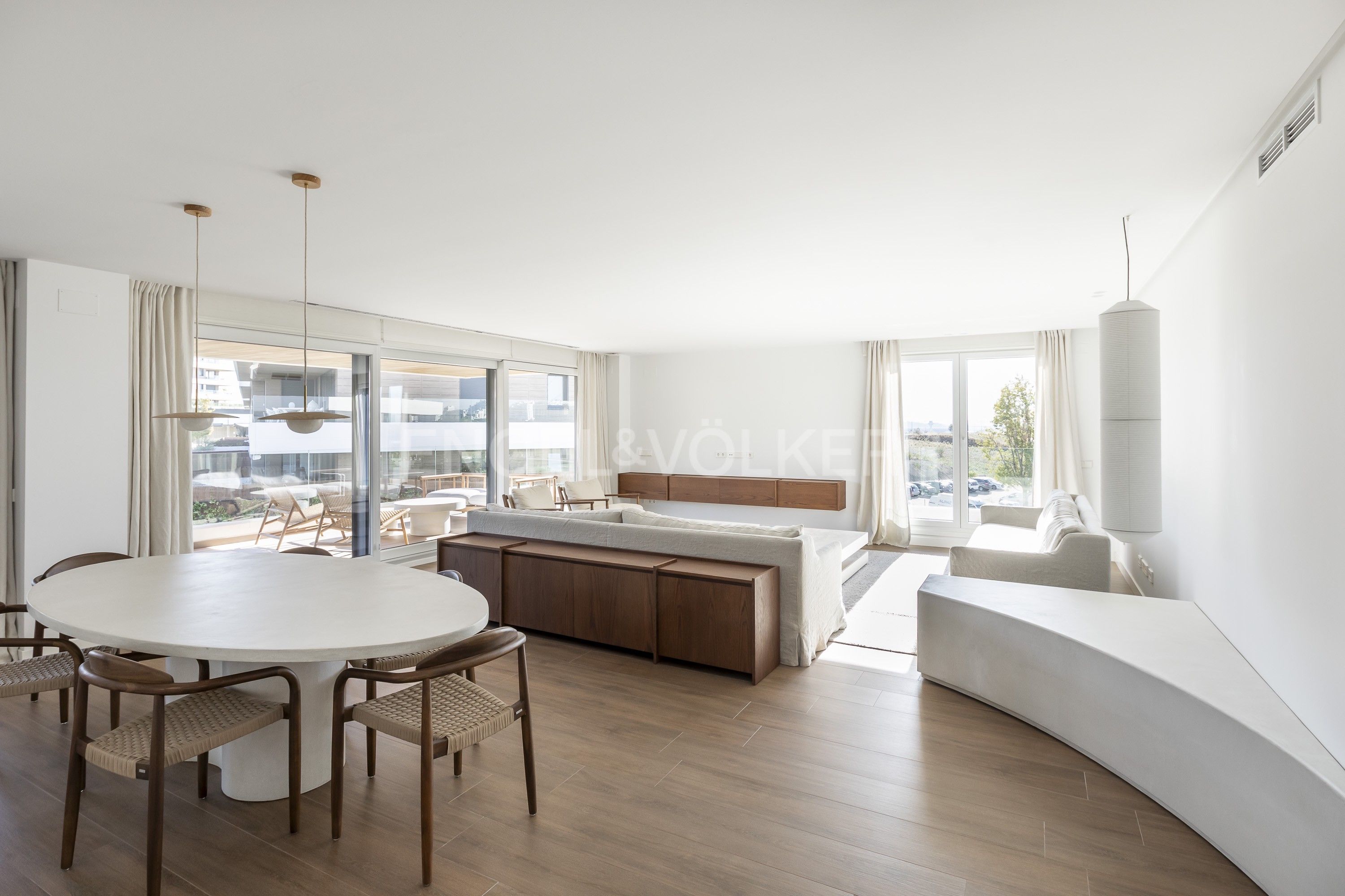 Sala d'estar de Apartament de lloguer en La Moraleja amb Aire condicionat, Calefacció i Jardí privat