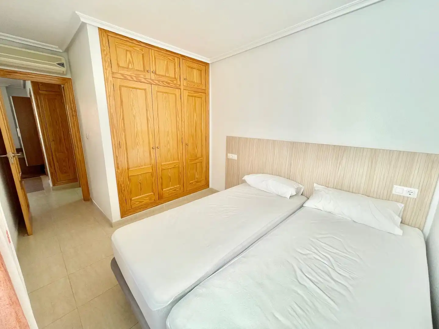 Dormitori de Apartament de lloguer en Los Alcázares amb Aire condicionat, Traster i Moblat