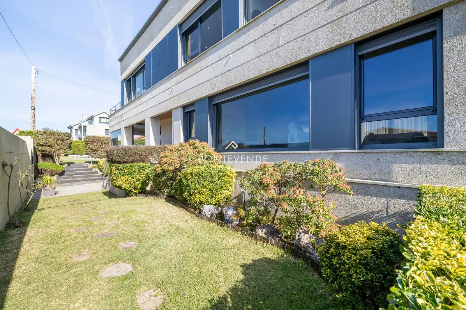 Vista exterior de Casa o xalet en venda en Vigo  amb Calefacció, Jardí privat i Terrassa