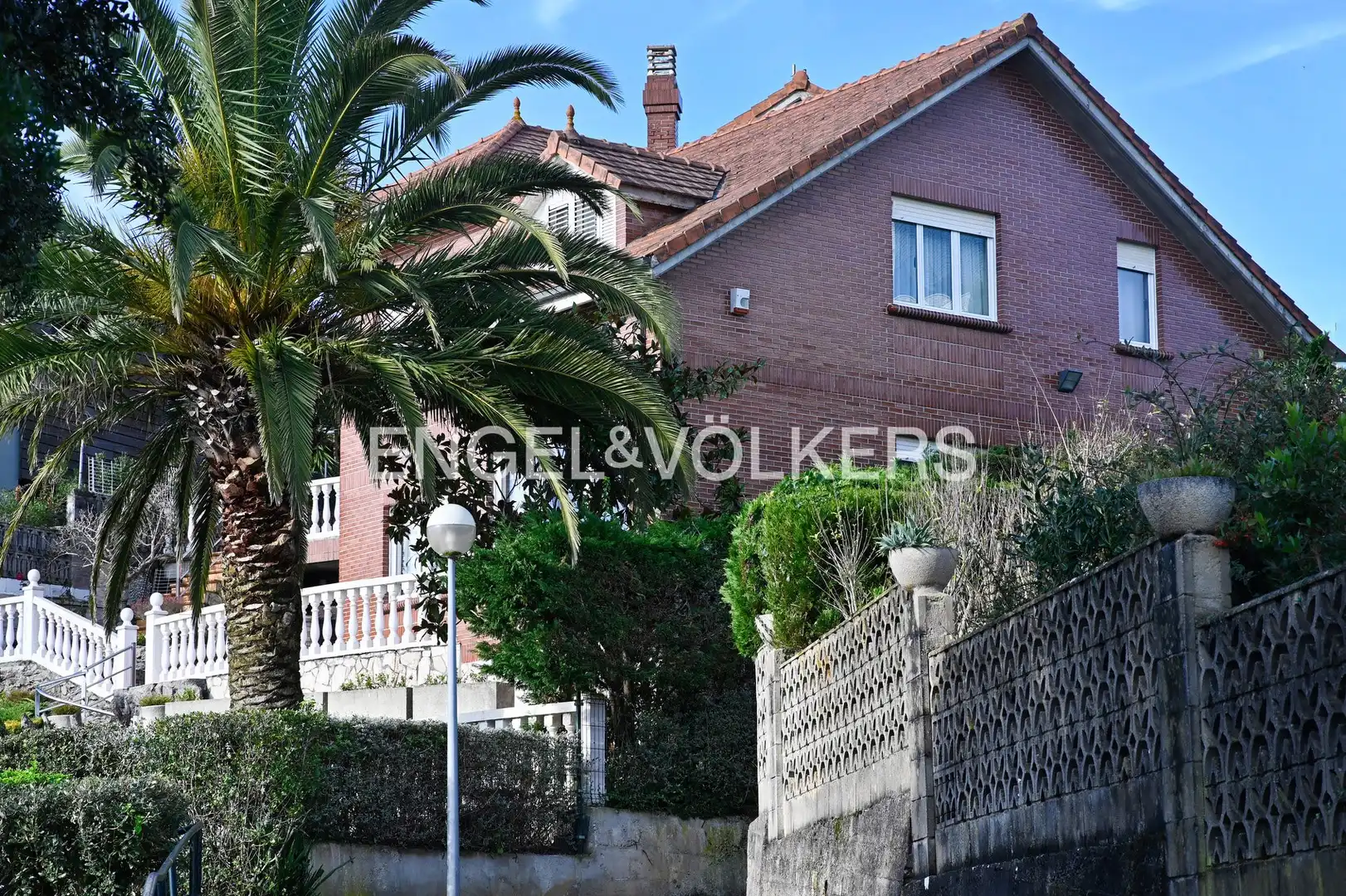 Vista exterior de Casa o xalet en venda en Bareyo amb Calefacció, Jardí privat i Terrassa