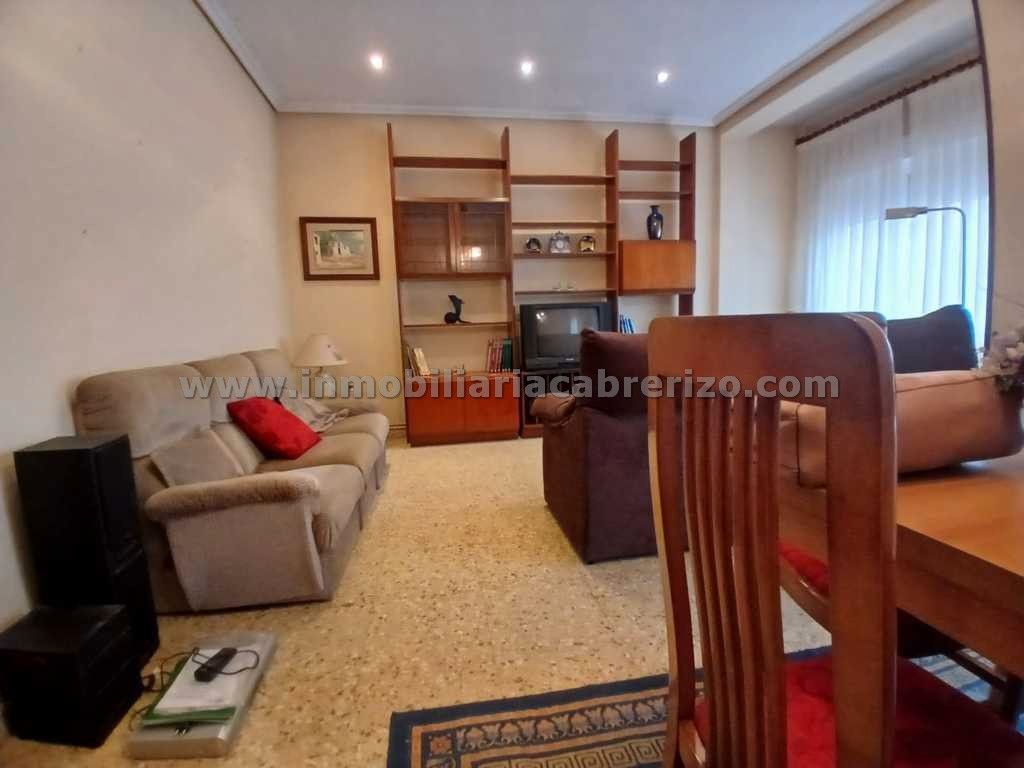 Sala d'estar de Pis en venda en  Logroño amb Calefacció, Terrassa i Traster