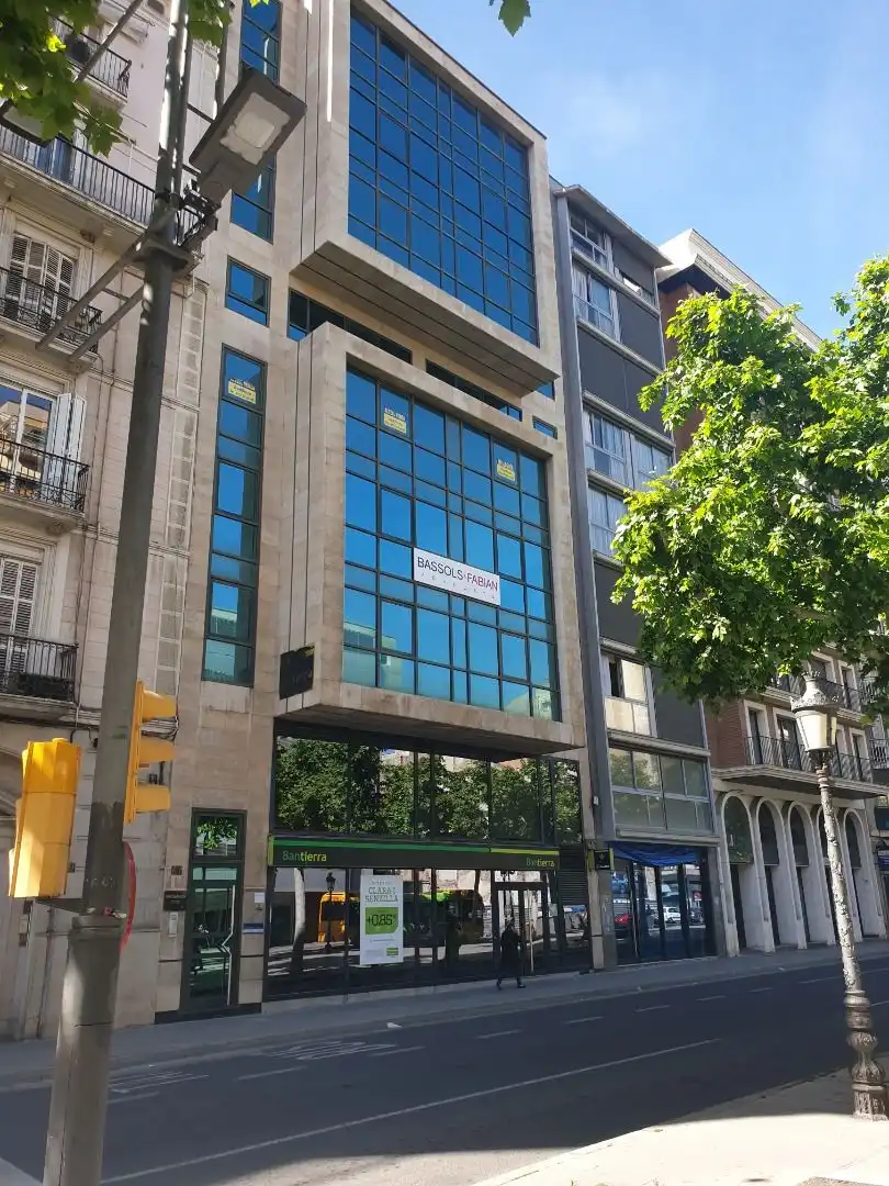 Oficina amb ascensor de lloguer a Príncep de Viana - Clot - Xalets Humbert Torres
