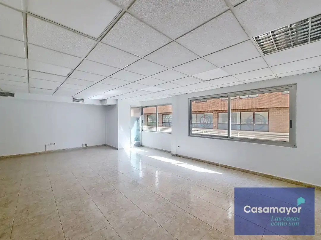 Ufficio con ascensore in affitto a Calle General Lacy