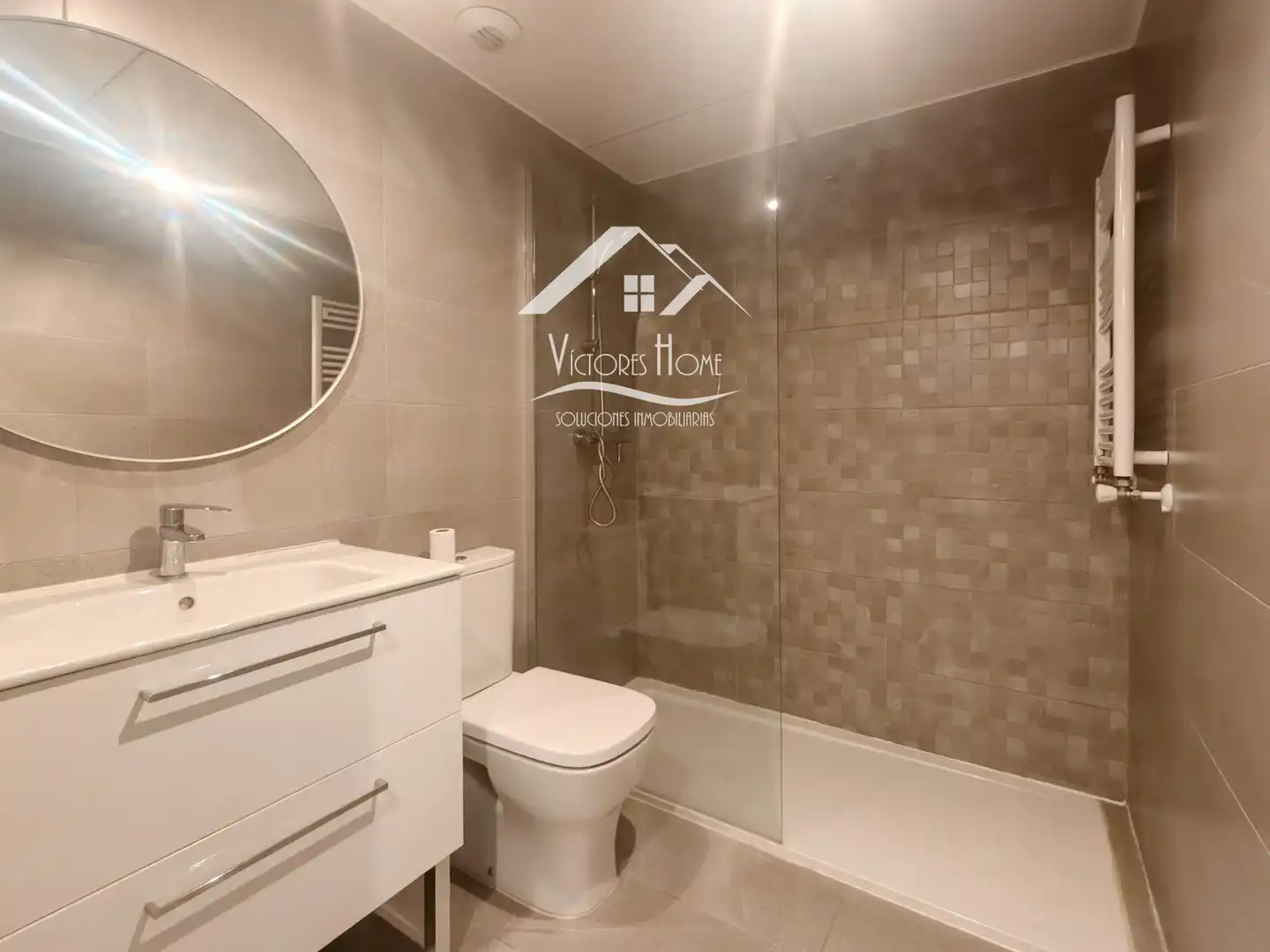 Bathroom of Flat for rent in Madrid  with Heating, Storage room and Swimming Pool