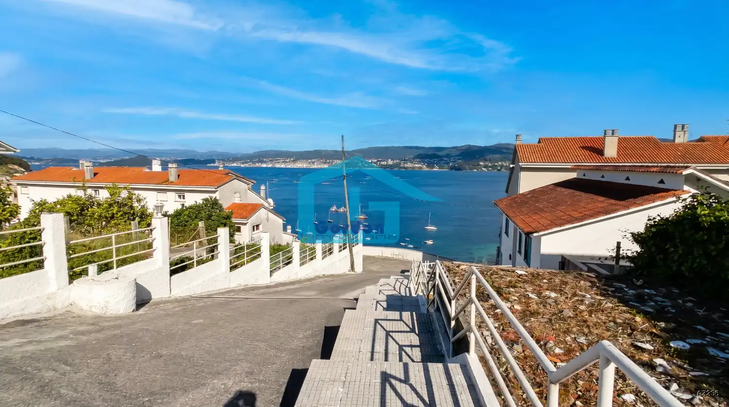 Vista exterior de Ático en venta en Sanxenxo con Calefacción, Terraza y Amueblado
