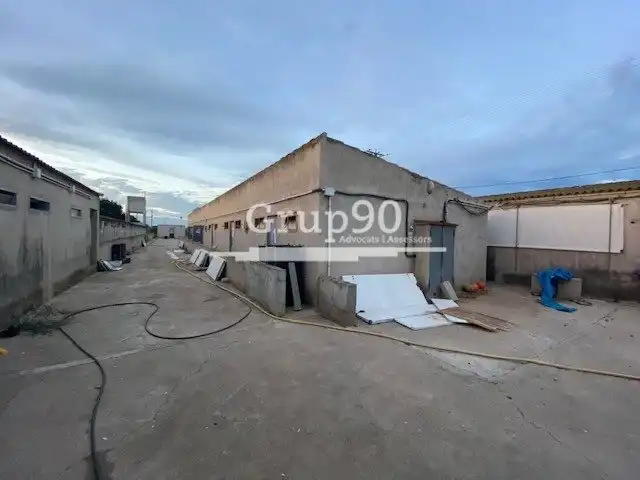 Vista exterior de Nau industrial en venda en Santa Bàrbara