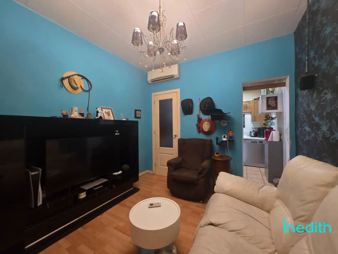Living room of Flat for sale in L'Hospitalet de Llobregat  with Air Conditioner, Heating and Parquet flooring