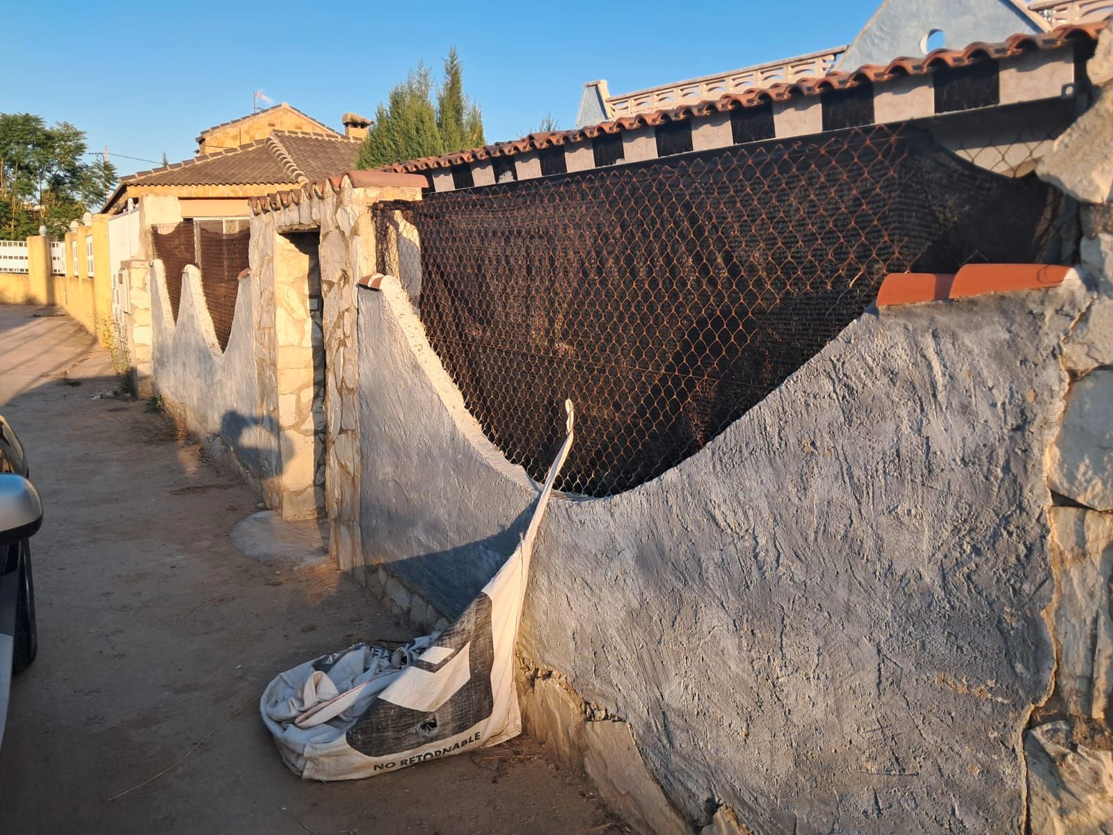 Vista exterior de Casa o xalet en venda en Montroy amb Jardí privat, Terrassa i Piscina