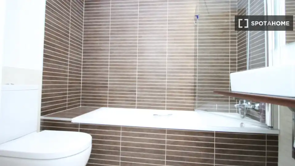 Bany de Apartament per a compartir en Torrevieja amb Aire condicionat, Calefacció i Terrassa
