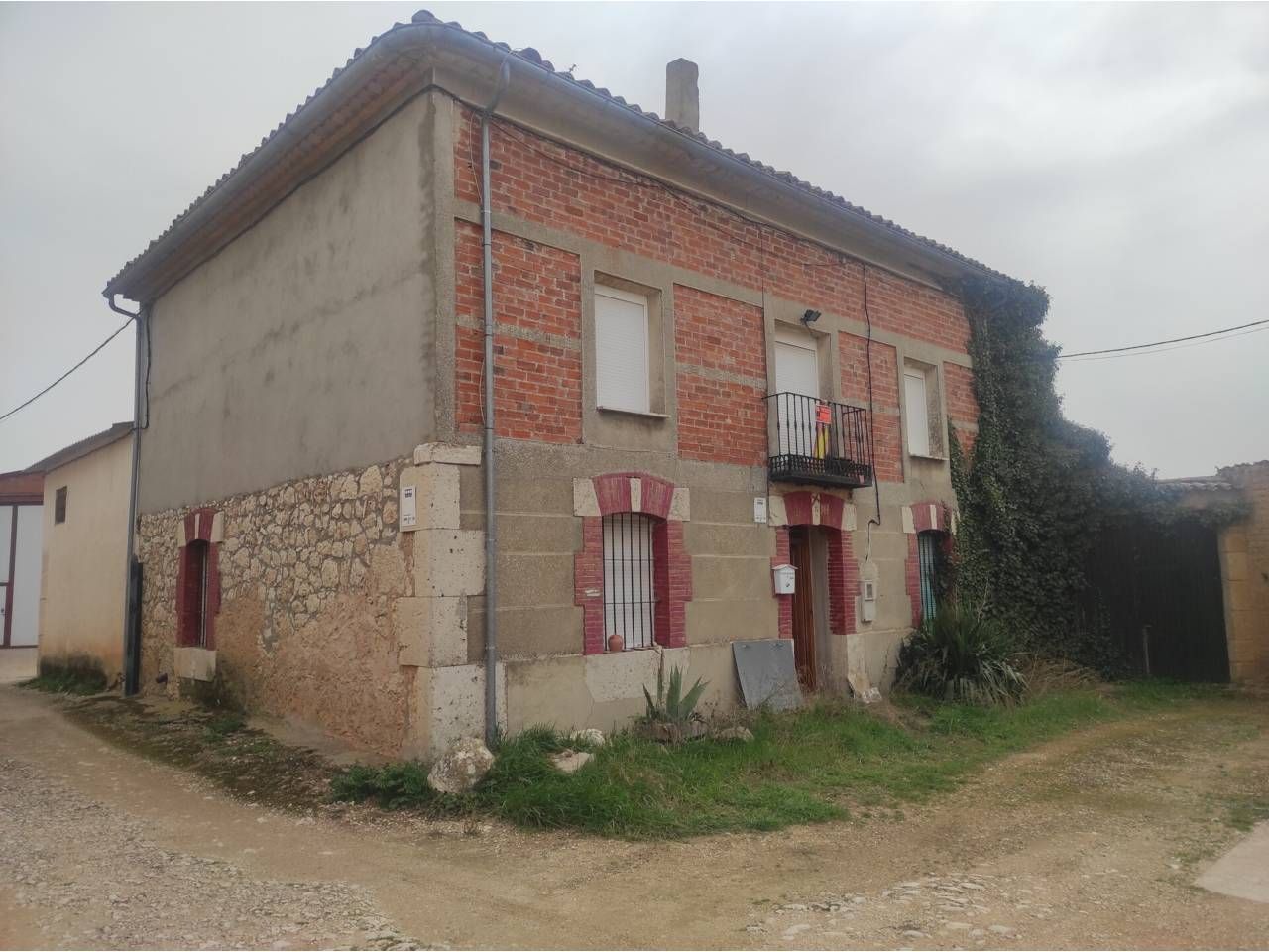 Exterior view of House or chalet for sale in Tórtoles de Esgueva  with Heating and Private garden