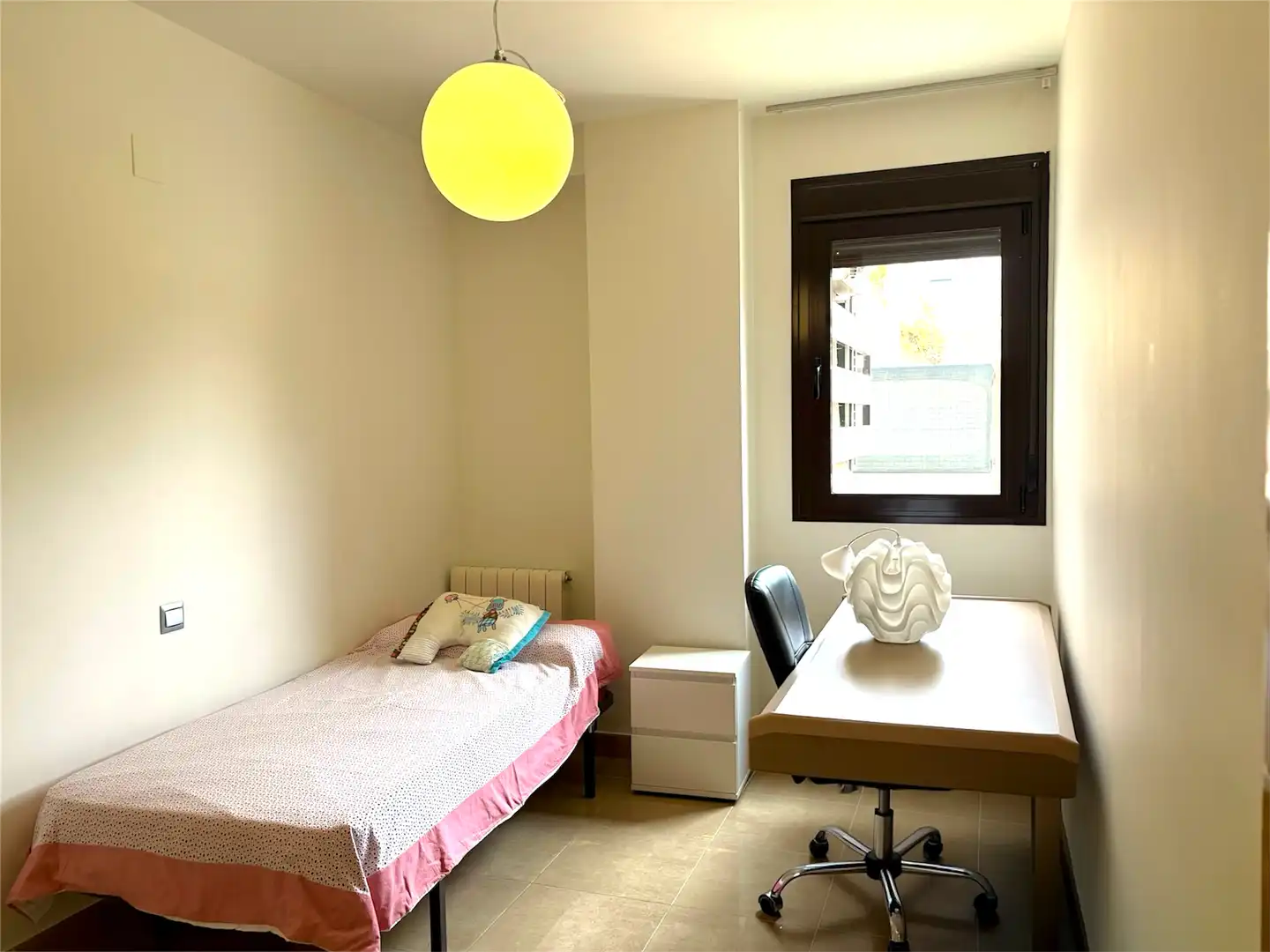 Habitación de Piso en venta en  Granada Capital con Aire acondicionado, Terraza y Piscina