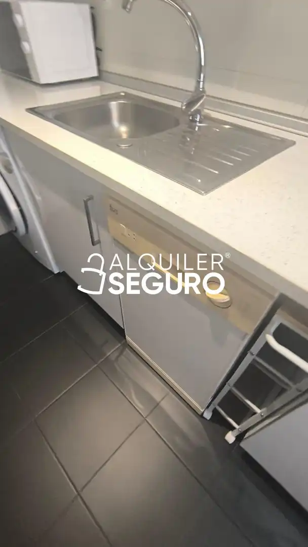 Cocina de Piso de alquiler en Sevilla con Aire acondicionado