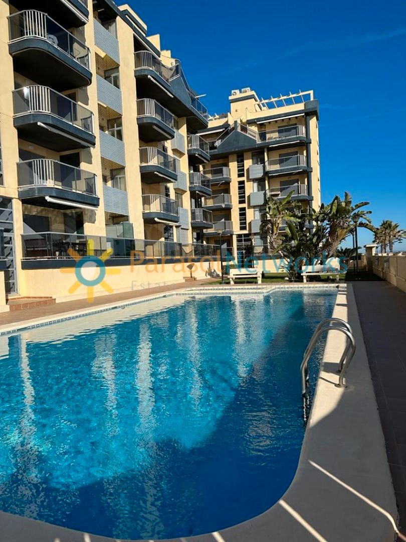 Piscina de Apartamento de alquiler en Guardamar de la Safor con Aire acondicionado, Terraza y Amueblado