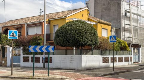 Foto 2 von Einfamilien-Reihenhaus zum Verkauf in Calle Andres Segovia, 33, Barrio de Zaidín, Granada Capital