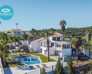 Exterior view of House or chalet for sale in Estepona  with Air Conditioner, Heating and Terrace