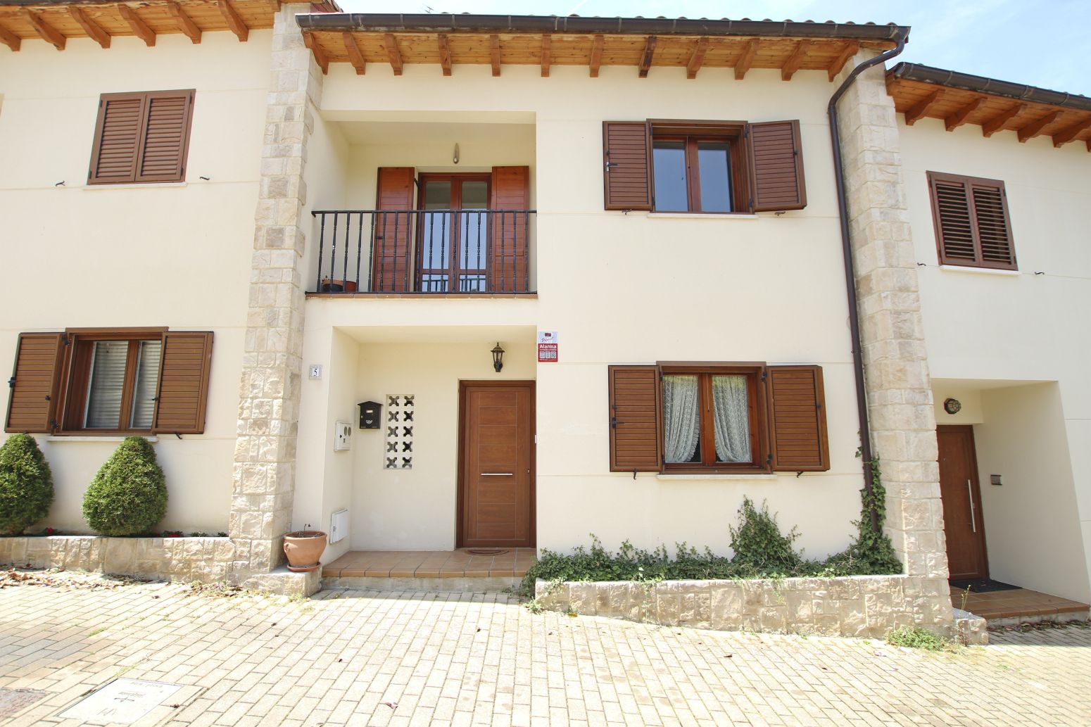 Vista exterior de Casa o xalet en venda en Barásoain amb Calefacció, Jardí privat i Parquet