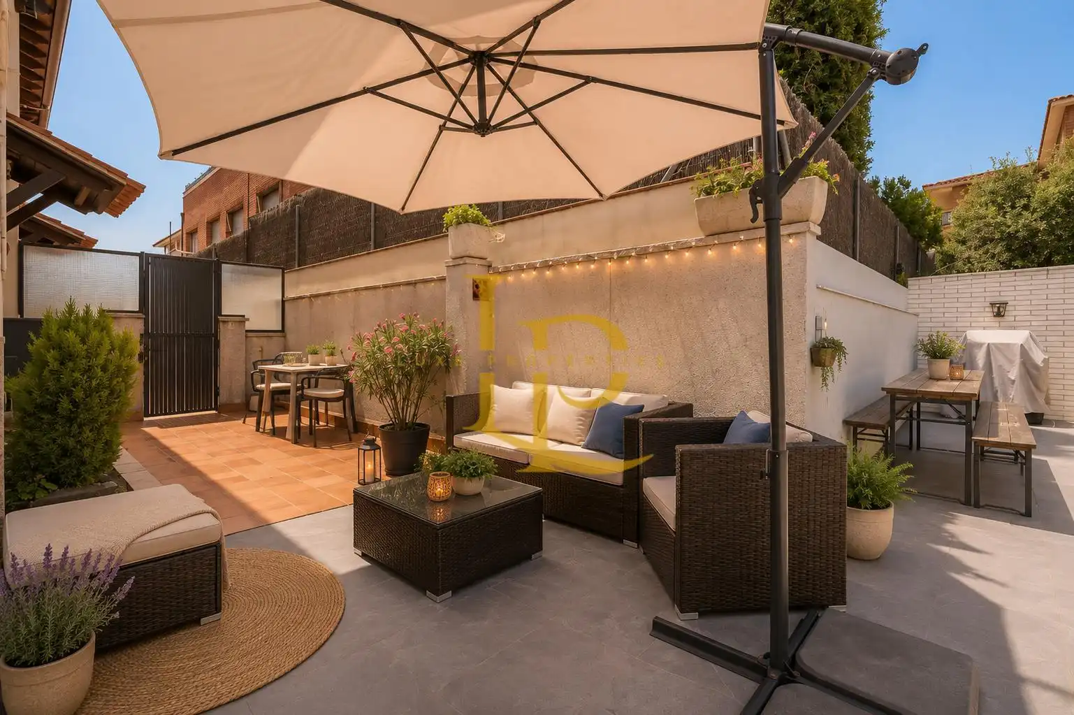 Terraza de Casa adosada en venta en Sant Cugat del Vallès con Aire acondicionado, Calefacción y Jardín privado