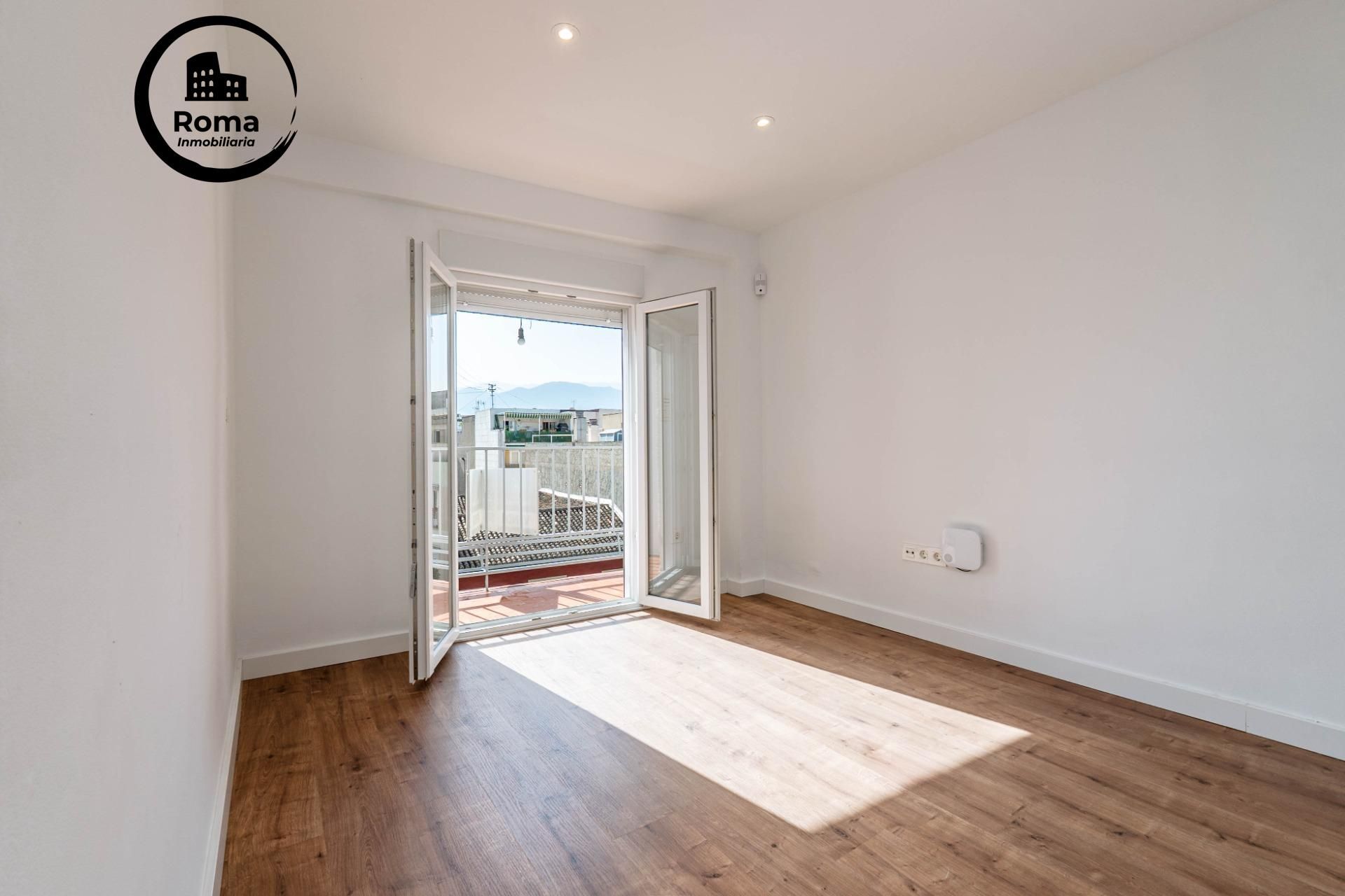 Bedroom of Flat for sale in  Granada Capital  with Terrace, Balcony and Alarm