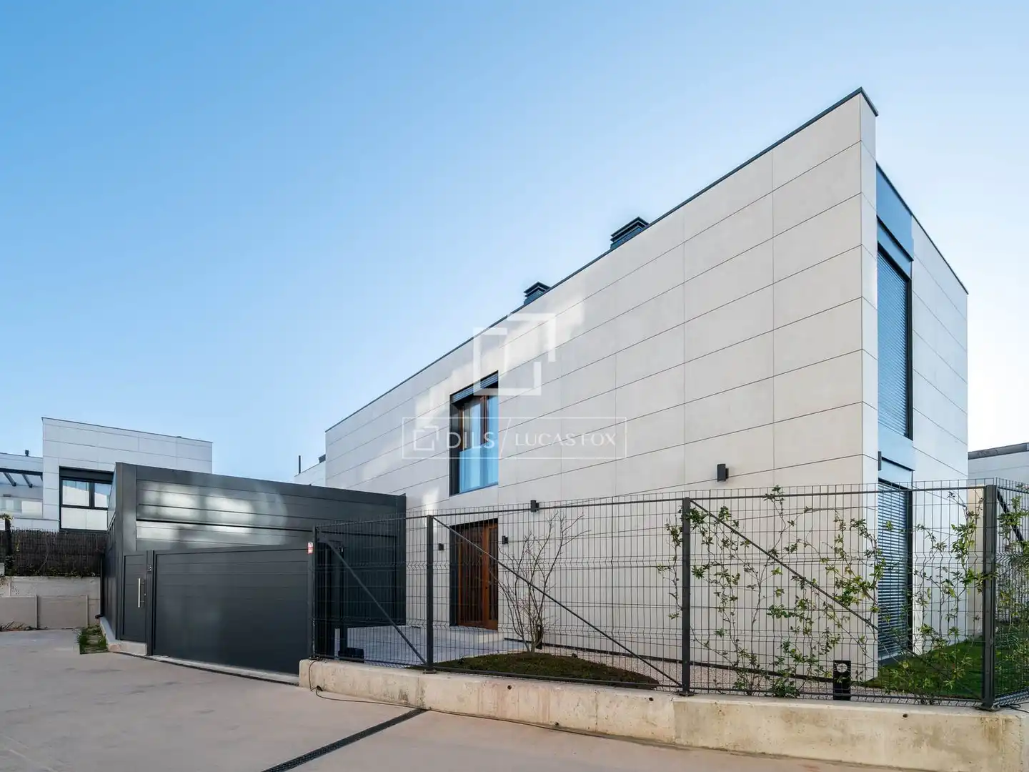 Exterior view of Houses for sale in Las Rozas de Madrid  with Air Conditioner, Private garden and Swimming Pool