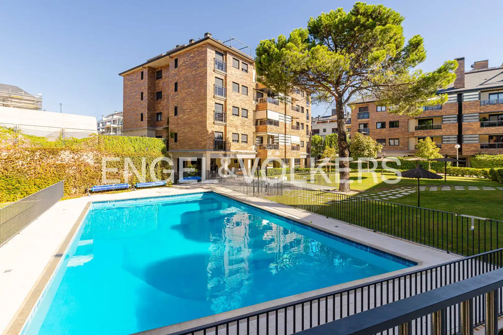 Swimming pool of Flat for sale in Zona Monte El Pilar